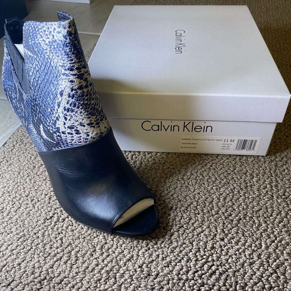 Calvin Klein Sarine Bootie - Picture 2 of 3